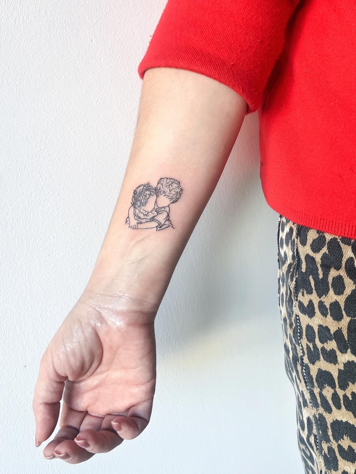 Tatuaje fine line · escultura por Marta San