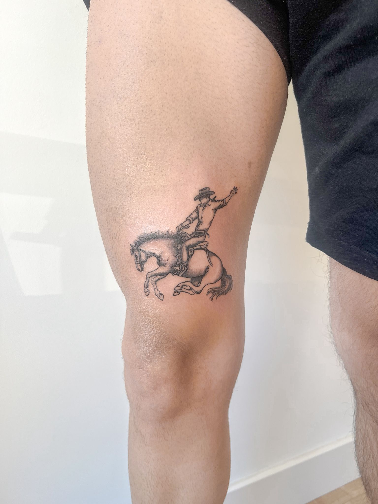 Tatuaje fine line · caballo por Marta San