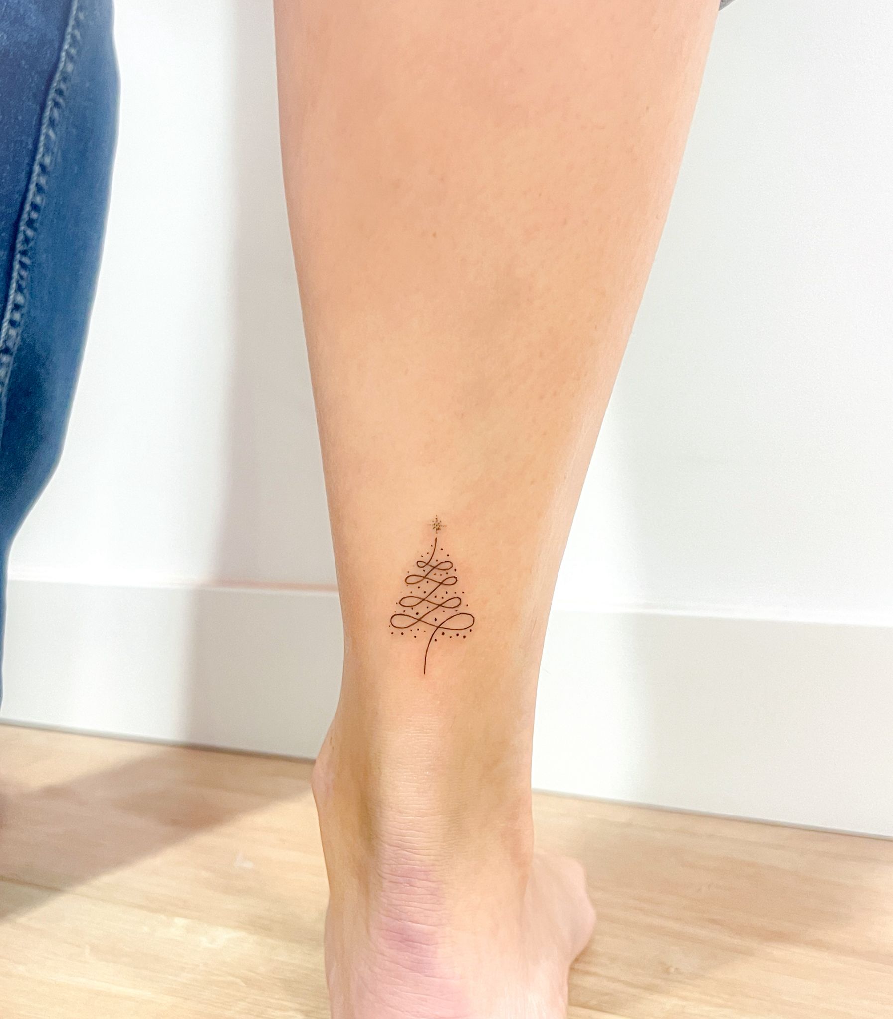 Tatuaje minimalismo · árbol por Marta San