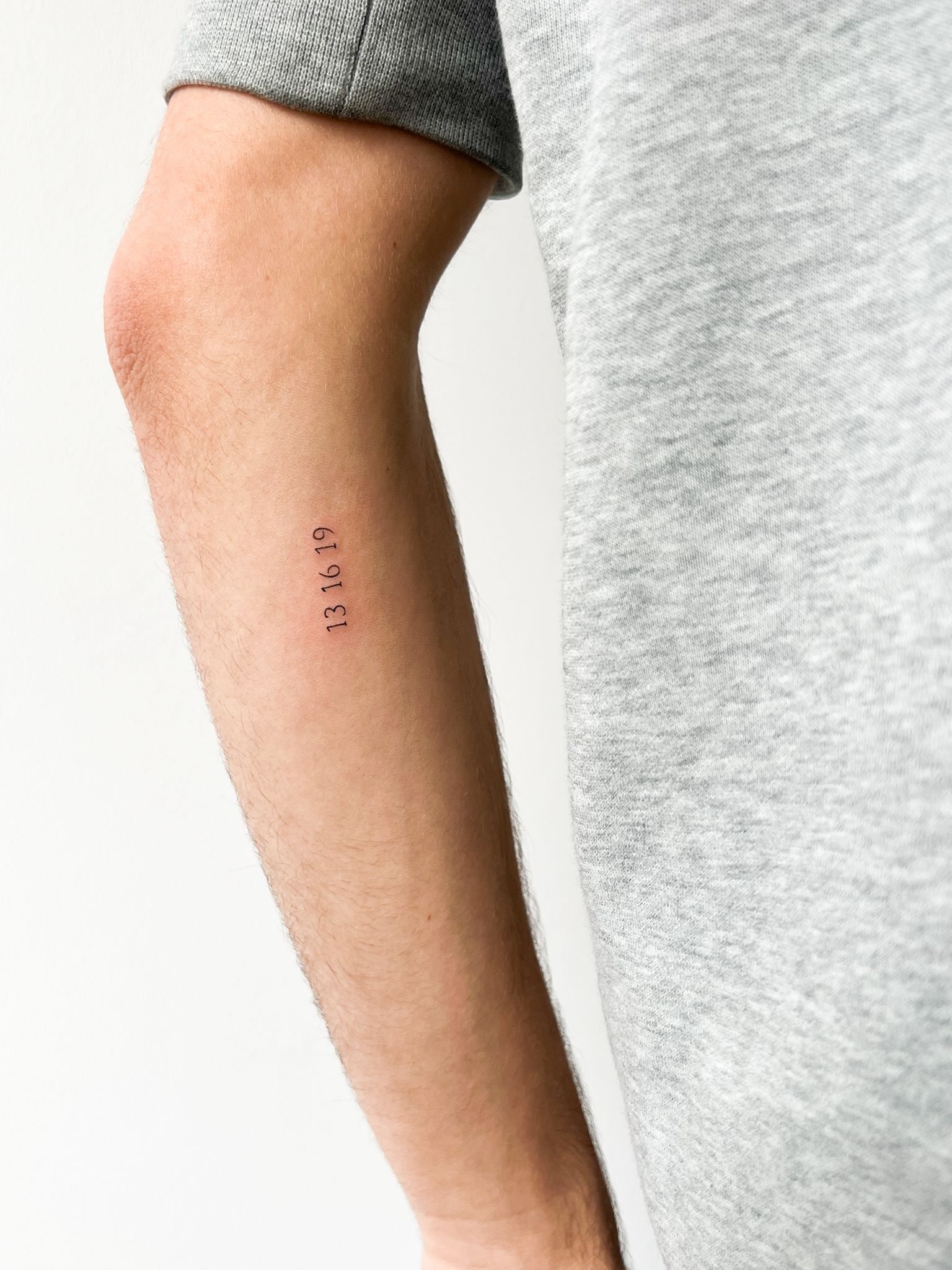Tatuaje minimalismo por Marta San