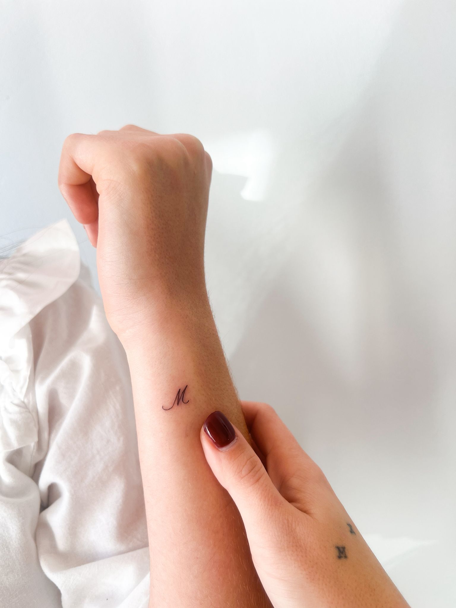 Tatuaje minimalismo · inicial por Marta San