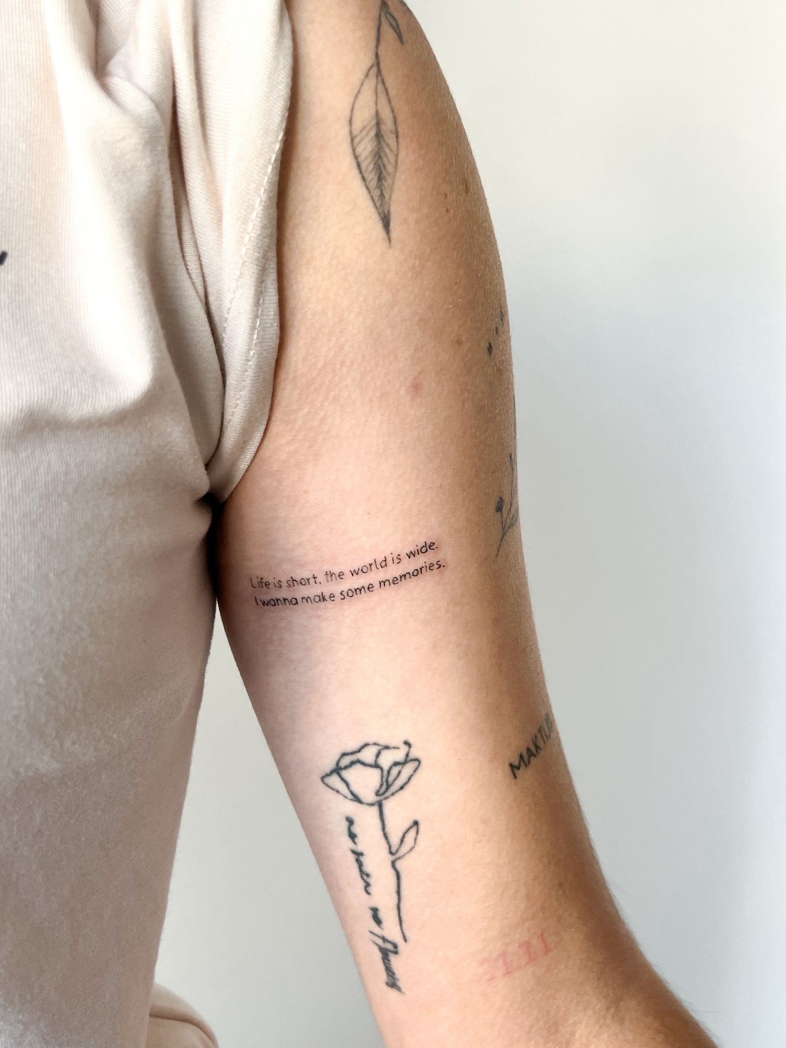 Tatuaje fine line · rosa por Marta San