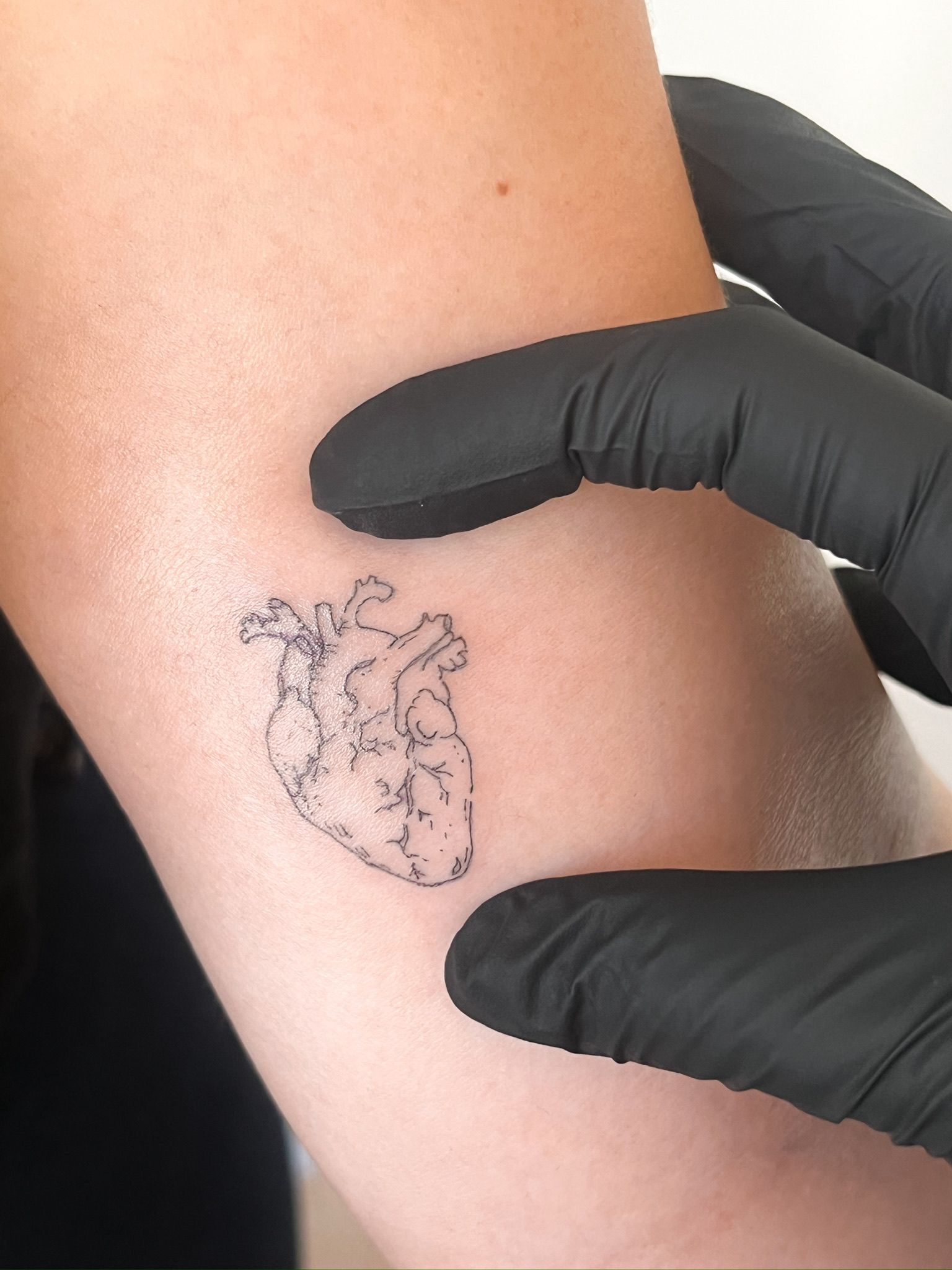 Tatuaje microrealismo · corazón por Marta San