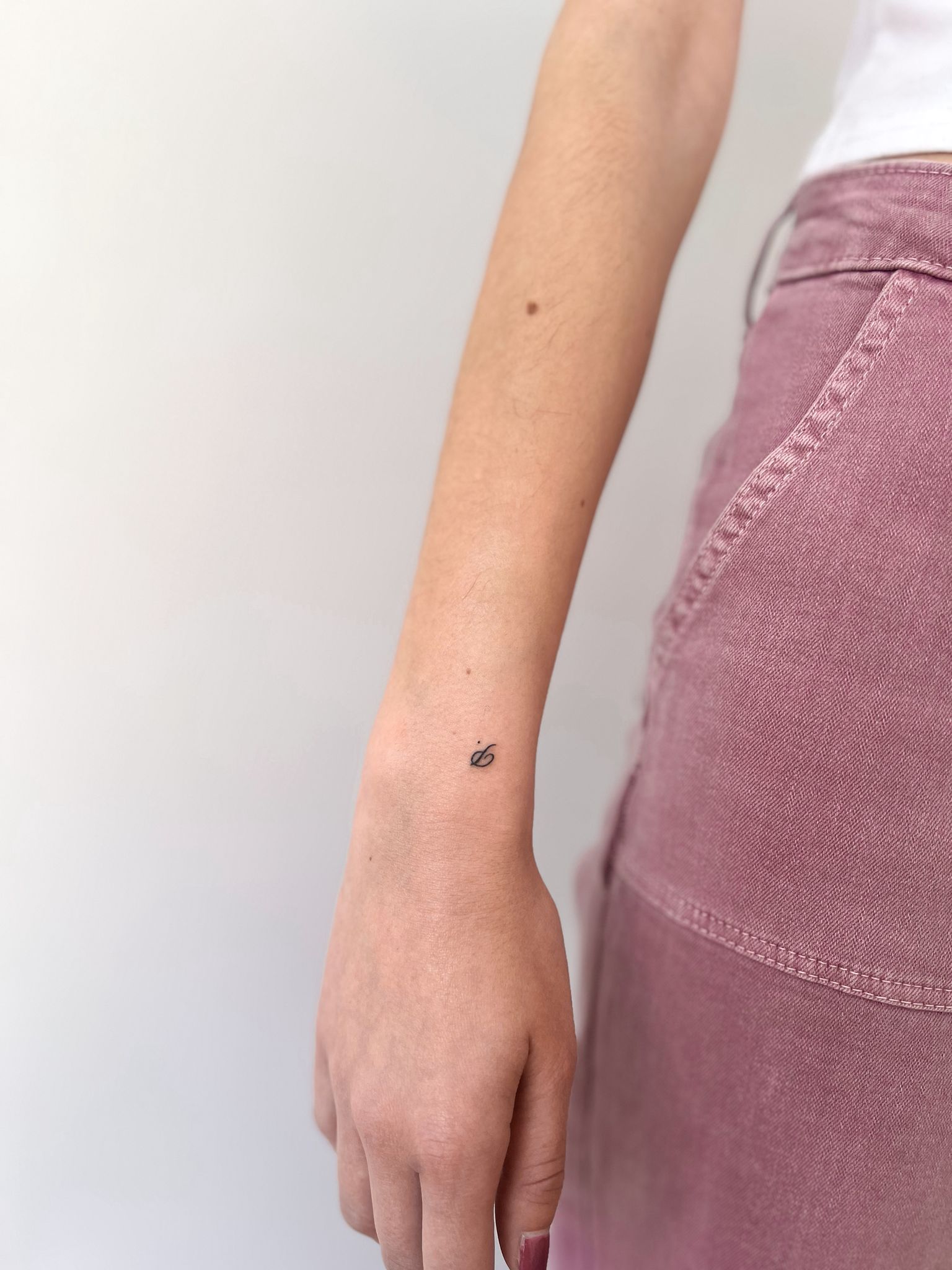 Tatuaje minimalismo por Marta San