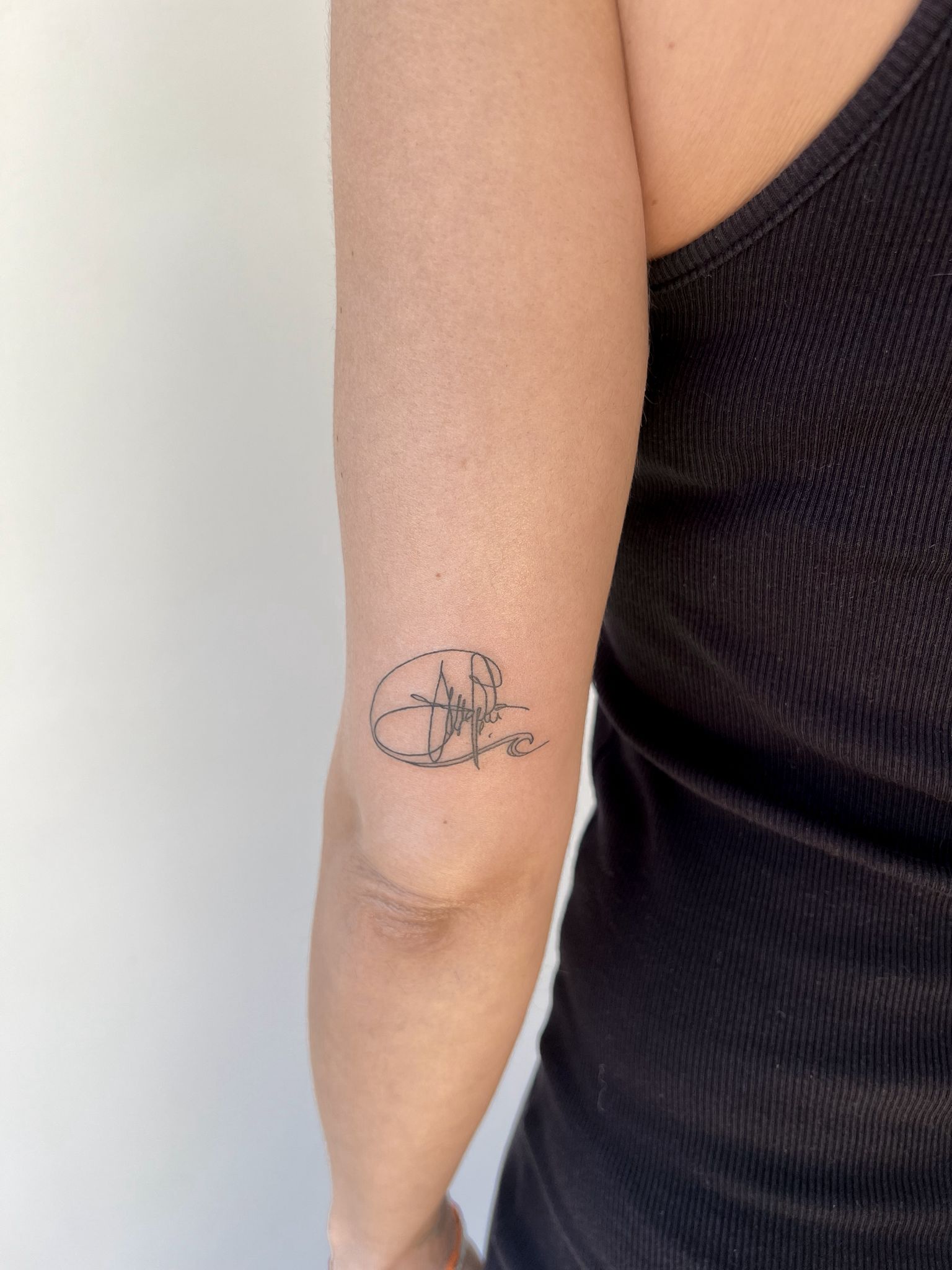 Tatuaje fine line por Marta San