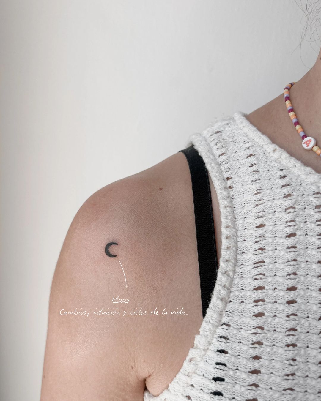 Tatuaje de geometría minimalista por Marta San