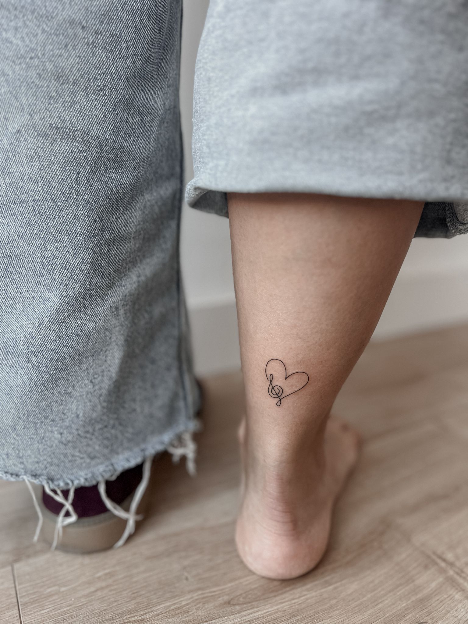 Detalle tatuaje fine line